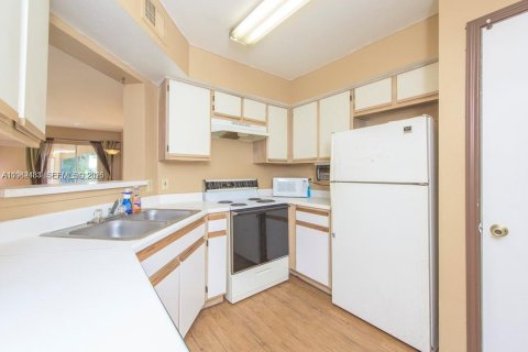 Condominio en alquiler en Oakland Park, Florida, 2 dormitorios, 115.29 m2 № 2059722 - foto 9