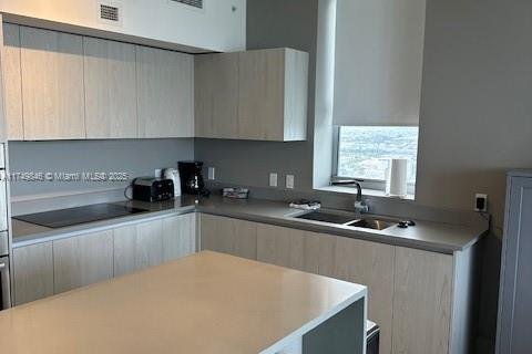 Condo in Hollywood, Florida, 2 bedrooms  № 1938471 - photo 8