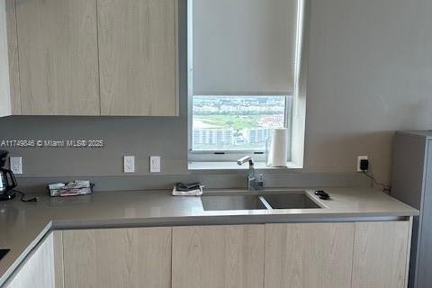 Condo in Hollywood, Florida, 2 bedrooms  № 1938471 - photo 4