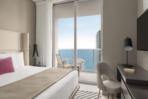 Condo in Hollywood, Florida, 2 bedrooms  № 1938471 - photo 11