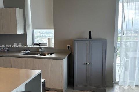 Condo in Hollywood, Florida, 2 bedrooms  № 1938471 - photo 2