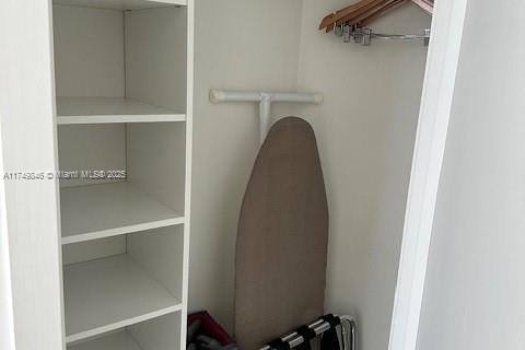 Condo in Hollywood, Florida, 2 bedrooms  № 1938471 - photo 28