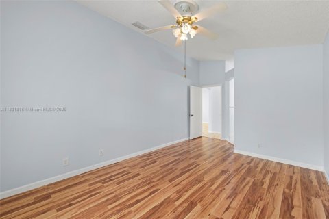 House in Lake Worth, Florida 3 bedrooms, 124.12 sq.m. № 1811862 - photo 12