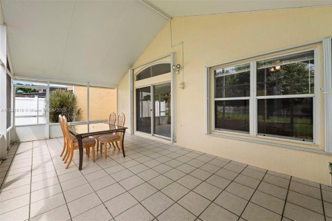 House in Lake Worth, Florida 3 bedrooms, 124.12 sq.m. № 1811862 - photo 24
