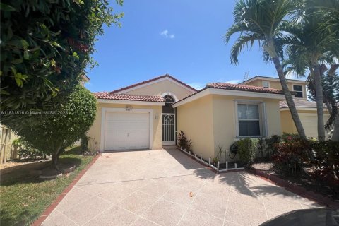 House in Lake Worth, Florida 3 bedrooms, 124.12 sq.m. № 1811862 - photo 1