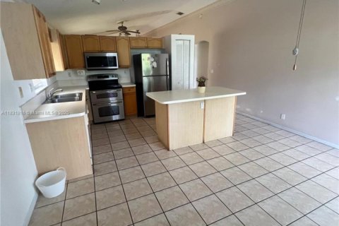 House in Lake Worth, Florida 3 bedrooms, 124.12 sq.m. № 1811862 - photo 3