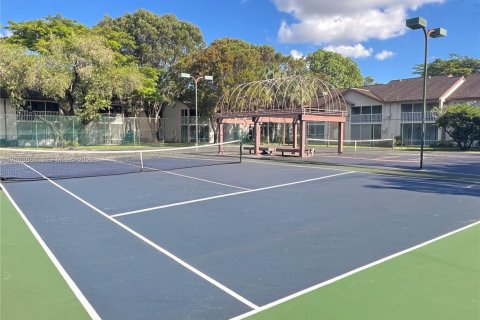 Condo in Miami, Florida, 2 bedrooms  № 2068497 - photo 14