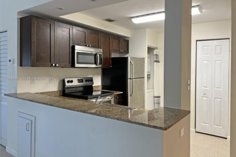 Condo in Miami, Florida, 2 bedrooms  № 2068497 - photo 6