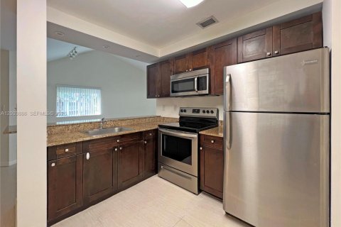 Condo in Miami, Florida, 2 bedrooms  № 2068497 - photo 8