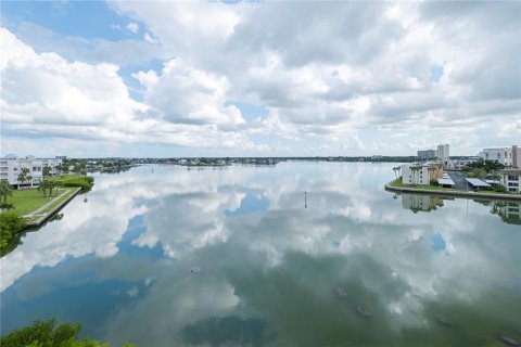 Купить кондоминиум в Южная Пасадена, Флорида 3 комнаты, 120.77м2, № 1914763 - фото 1