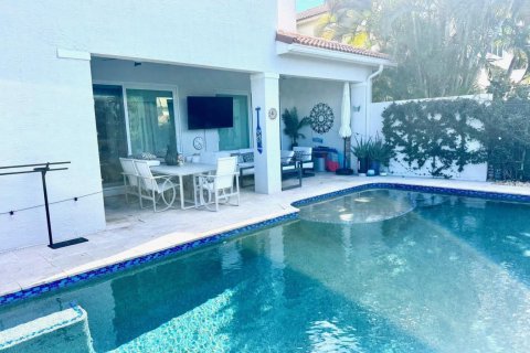 House in Palm Beach Gardens, Florida 5 bedrooms, 277.31 sq.m. № 2085497 - photo 8