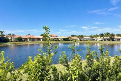 House in Palm Beach Gardens, Florida 5 bedrooms, 277.31 sq.m. № 2085497 - photo 5