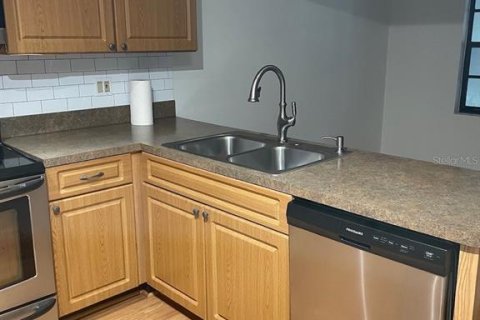 Townhouse in Clearwater, Florida 3 bedrooms, 164.25 sq.m. № 2394262 - photo 5