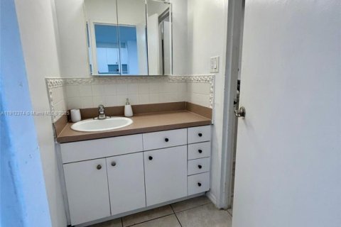 Condo in Miami Beach, Florida  № 1968172 - photo 6