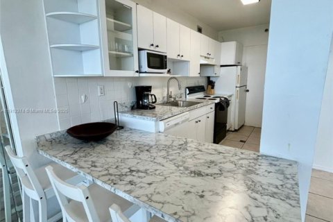 Condo in Miami Beach, Florida  № 1968172 - photo 4