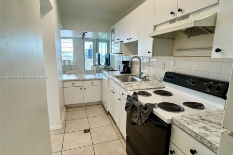 Condo in Miami Beach, Florida  № 1968172 - photo 5