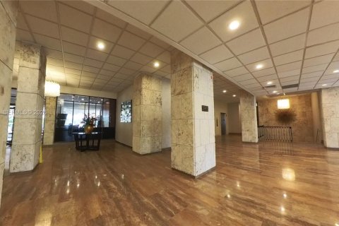 Condo in Hallandale Beach, Florida, 1 bedroom  № 2041534 - photo 3