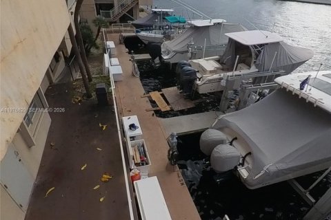 Condo in Hallandale Beach, Florida, 1 bedroom  № 2041534 - photo 12