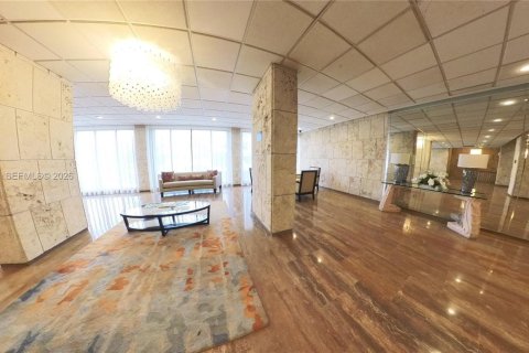 Condo in Hallandale Beach, Florida, 1 bedroom  № 2041534 - photo 4