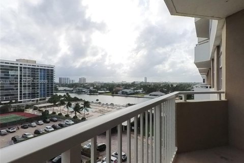 Condo in Hallandale Beach, Florida, 1 bedroom  № 2041534 - photo 6