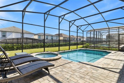 Villa ou maison à vendre à Kissimmee, Floride: 9 chambres, 352.01 m2 № 2410275 - photo 4