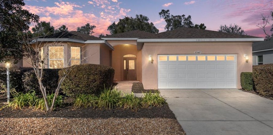 House in Ocala, Florida 3 bedrooms, 188.78 sq.m. № 1542464