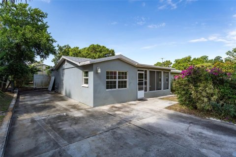House in Lake Alfred, Florida 4 bedrooms, 166.2 sq.m. № 1791123 - photo 1