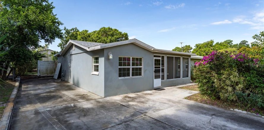 House in Lake Alfred, Florida 4 bedrooms, 166.2 sq.m. № 1791123