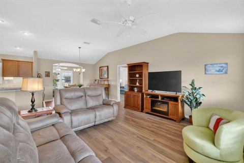 Casa en venta en The Villages, Florida, 3 dormitorios, 144.83 m2 № 2093126 - foto 4