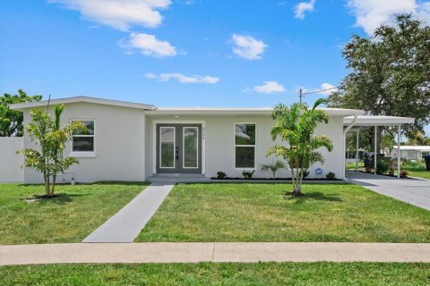 Casa en venta en North Port, Florida, 2 dormitorios, 100.71 m2 № 1876056 - foto 1