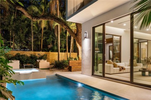 House in Miami, Florida 5 bedrooms, 357.86 sq.m. № 2017958 - photo 5