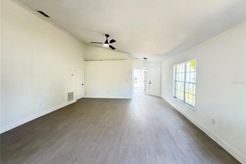 House in Davenport, Florida 4 bedrooms, 136.66 sq.m. № 1905958 - photo 25