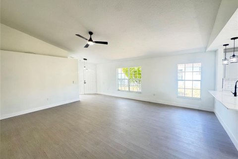 House in Davenport, Florida 4 bedrooms, 136.66 sq.m. № 1905958 - photo 30