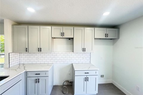 House in Davenport, Florida 4 bedrooms, 136.66 sq.m. № 1905958 - photo 7