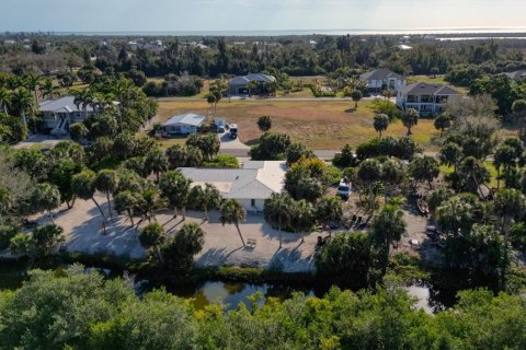 House in Placida, Florida 3 bedrooms, 194.26 sq.m. № 2117579 - photo 20