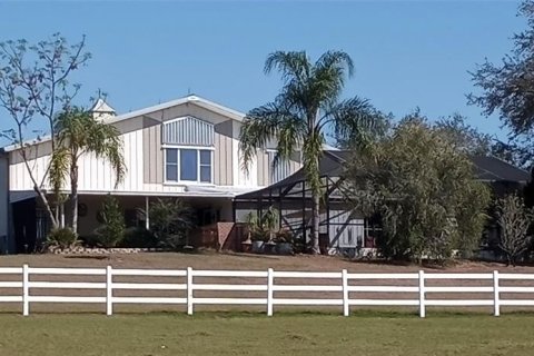House in Dade City, Florida 3 bedrooms, 220.74 sq.m. № 2117480