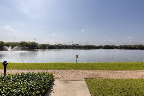 Condo in Sunrise, Florida, 2 bedrooms  № 1862344 - photo 24