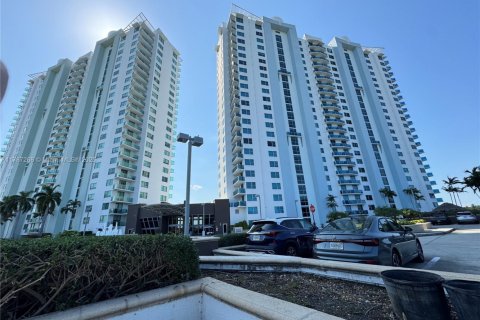 Condo in Sunrise, Florida, 2 bedrooms  № 1862344 - photo 27