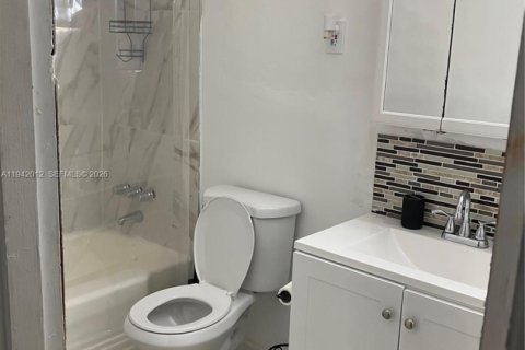 Villa ou maison à vendre à Miami Gardens, Floride: 4 chambres, 182.55 m2 № 1998976 - photo 4