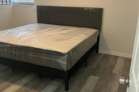 Villa ou maison à vendre à Miami Gardens, Floride: 4 chambres, 182.55 m2 № 1998976 - photo 2