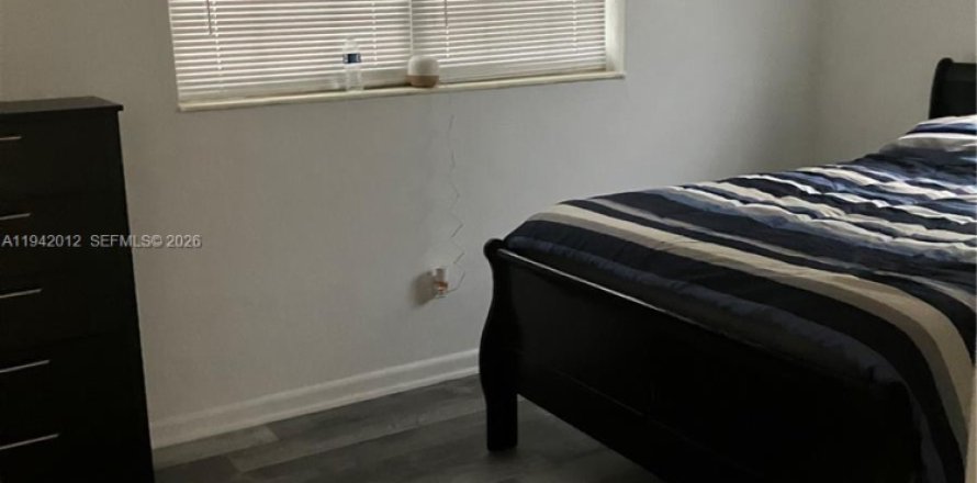 Villa ou maison à Miami Gardens, Floride 4 chambres, 182.55 m2 № 1998976