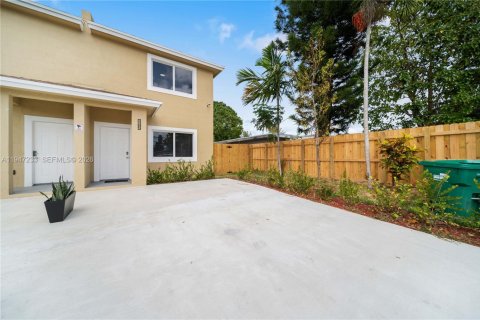 Immobilier commercial à Miami, Floride 291.34 m2 № 2004611