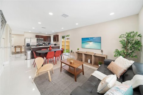 Immobilier commercial à vendre à Miami, Floride: 291.34 m2 № 2004611 - photo 3