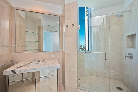 Condominio en venta en Sunny Isles Beach, Florida, 2 dormitorios, 192.31 m2 № 1860190 - foto 20