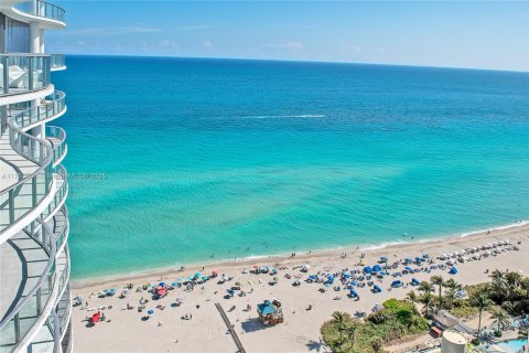 Condominio en venta en Sunny Isles Beach, Florida, 2 dormitorios, 192.31 m2 № 1860190 - foto 1