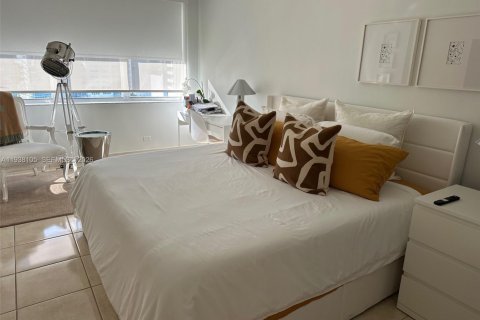 Condo in Miami Beach, Florida, 2 bedrooms  № 1995825 - photo 9