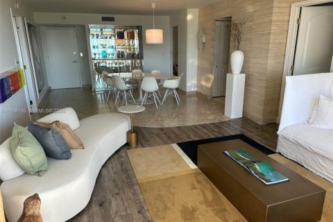 Condo in Miami Beach, Florida, 2 bedrooms  № 1995825 - photo 5