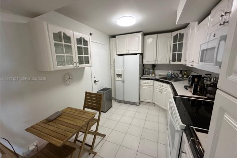 Condo in Miami Beach, Florida, 2 bedrooms  № 1995825 - photo 4