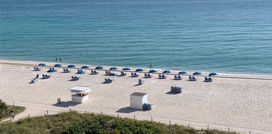 Condo in Miami Beach, Florida, 2 bedrooms  № 1995825