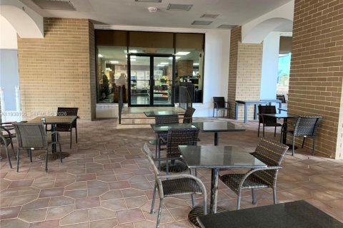 Condo in Miami Beach, Florida, 2 bedrooms  № 1995825 - photo 22